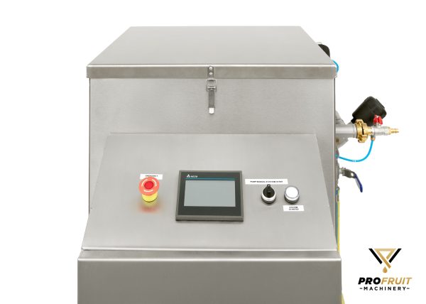 Die elektrische Pasteurisieranlage verfügt über ein Touchscreen-Panel mit digitalem Thermostat, das eine automatische Regelung der Wassertemperatur ermöglicht